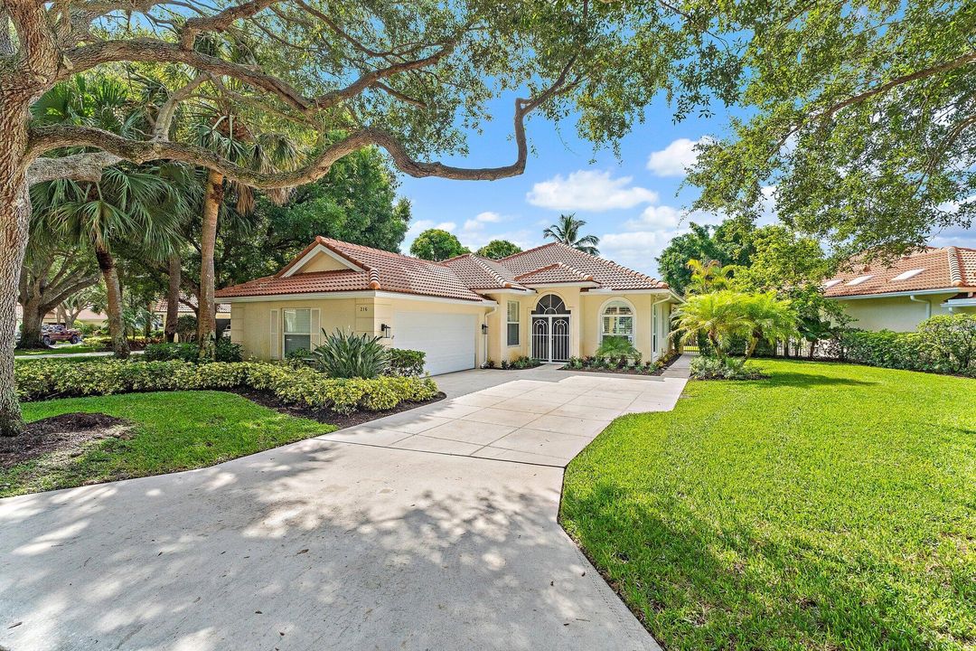 For Sale: $774,900 (3 beds, 2 baths, 1577 Square Feet)