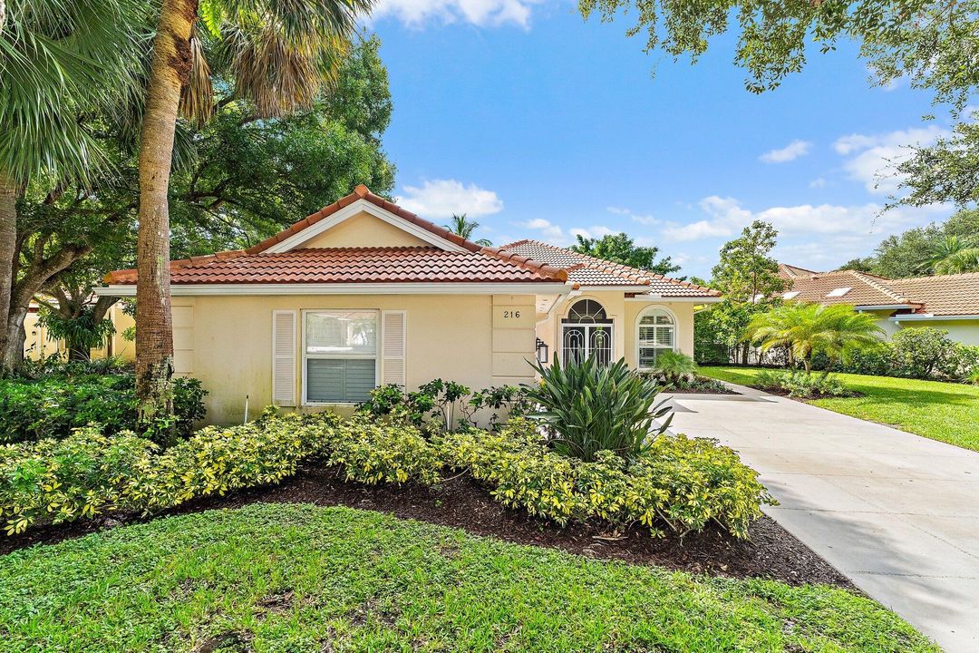 For Sale: $774,900 (3 beds, 2 baths, 1577 Square Feet)