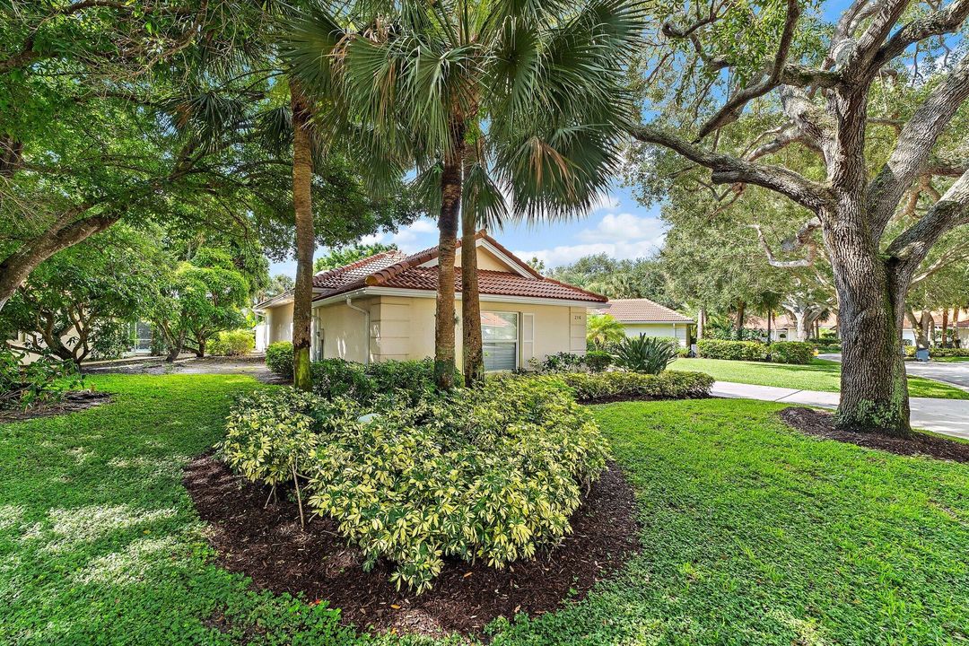 For Sale: $774,900 (3 beds, 2 baths, 1577 Square Feet)