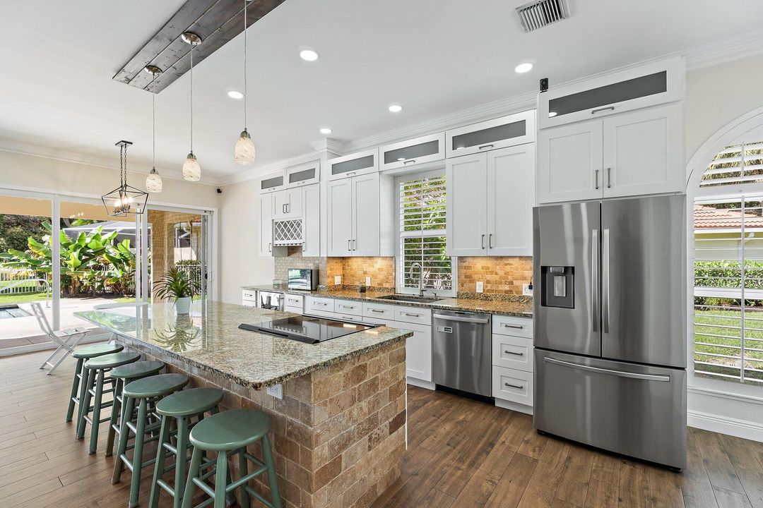 For Sale: $774,900 (3 beds, 2 baths, 1577 Square Feet)