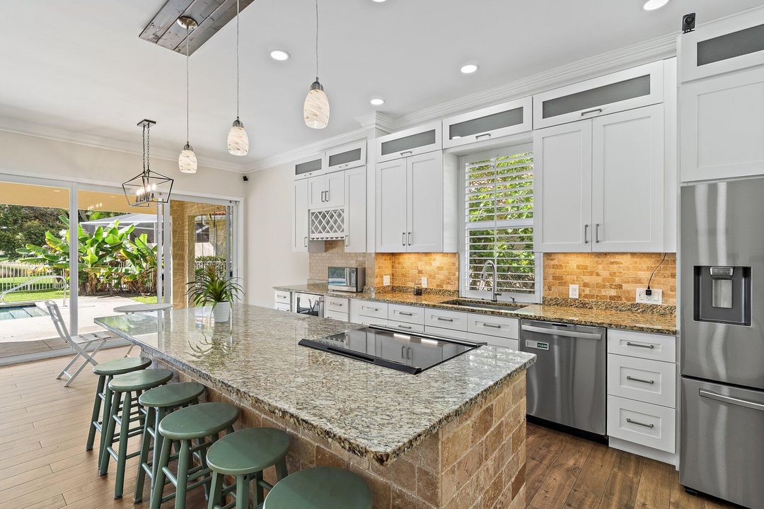 For Sale: $774,900 (3 beds, 2 baths, 1577 Square Feet)