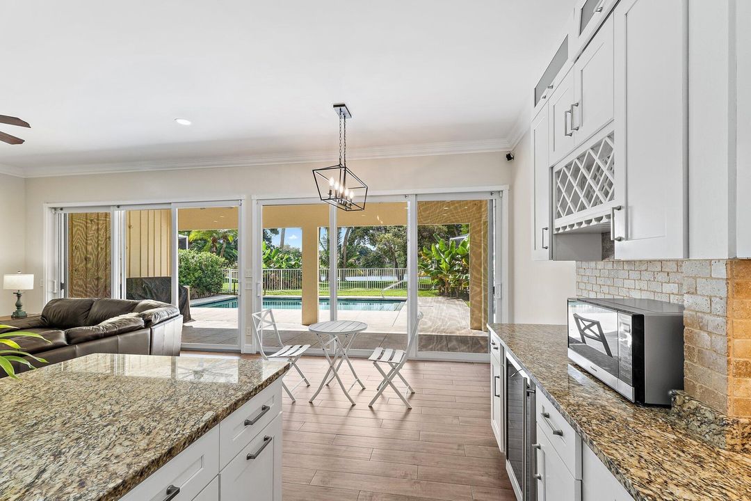 For Sale: $774,900 (3 beds, 2 baths, 1577 Square Feet)