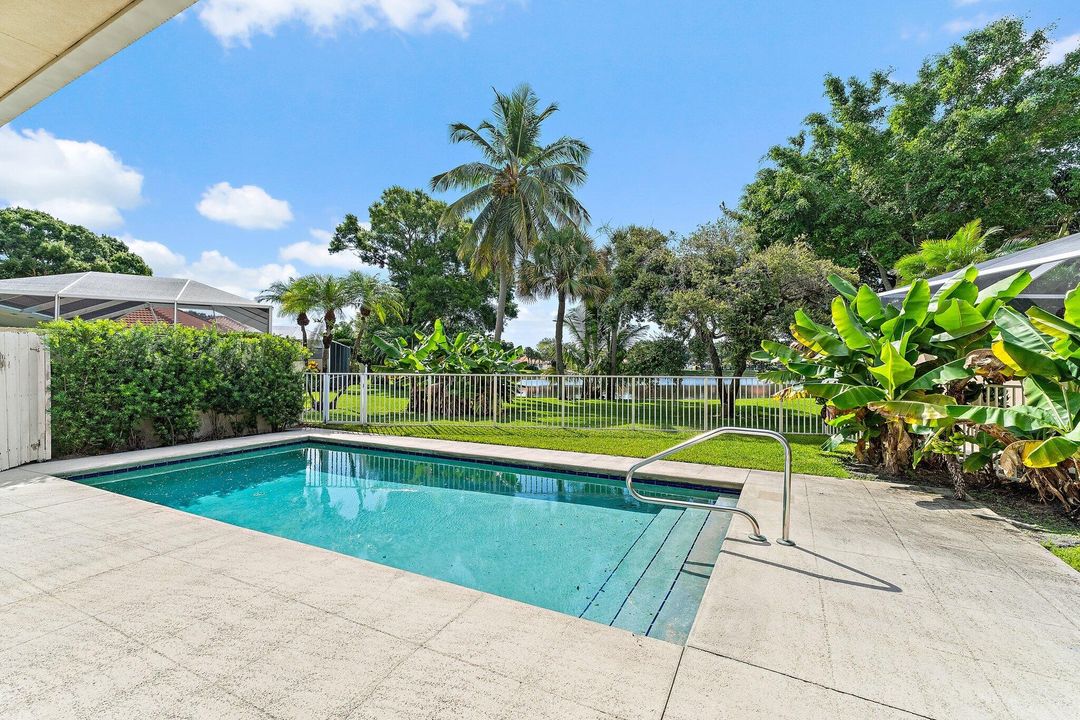 For Sale: $774,900 (3 beds, 2 baths, 1577 Square Feet)