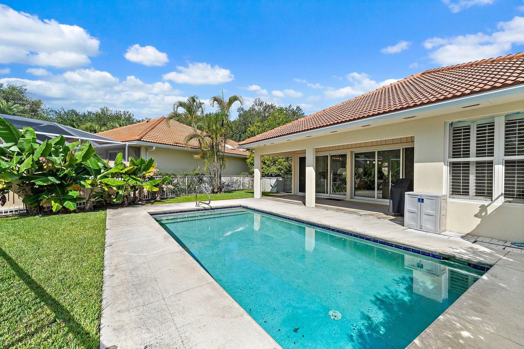 For Sale: $774,900 (3 beds, 2 baths, 1577 Square Feet)