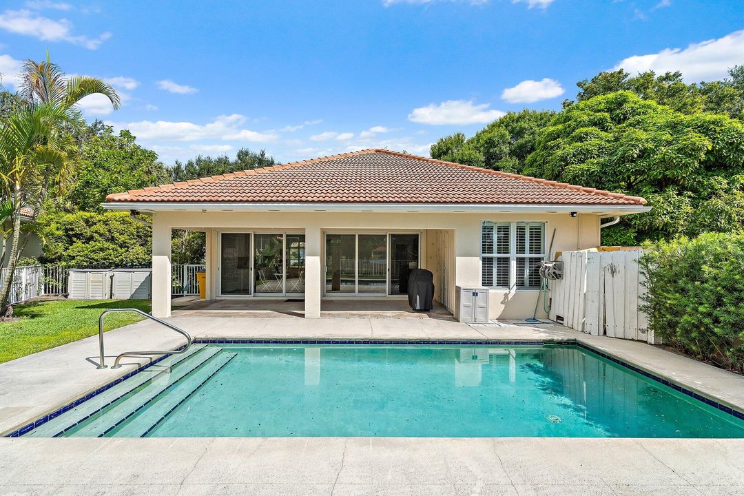 For Sale: $774,900 (3 beds, 2 baths, 1577 Square Feet)