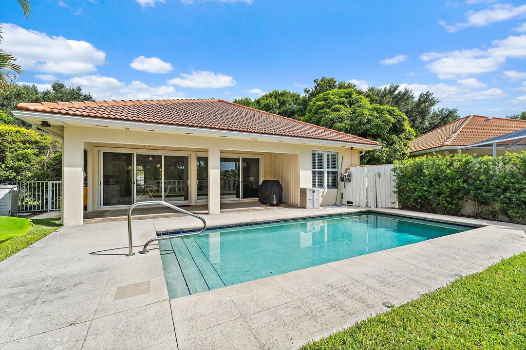 For Sale: $774,900 (3 beds, 2 baths, 1577 Square Feet)