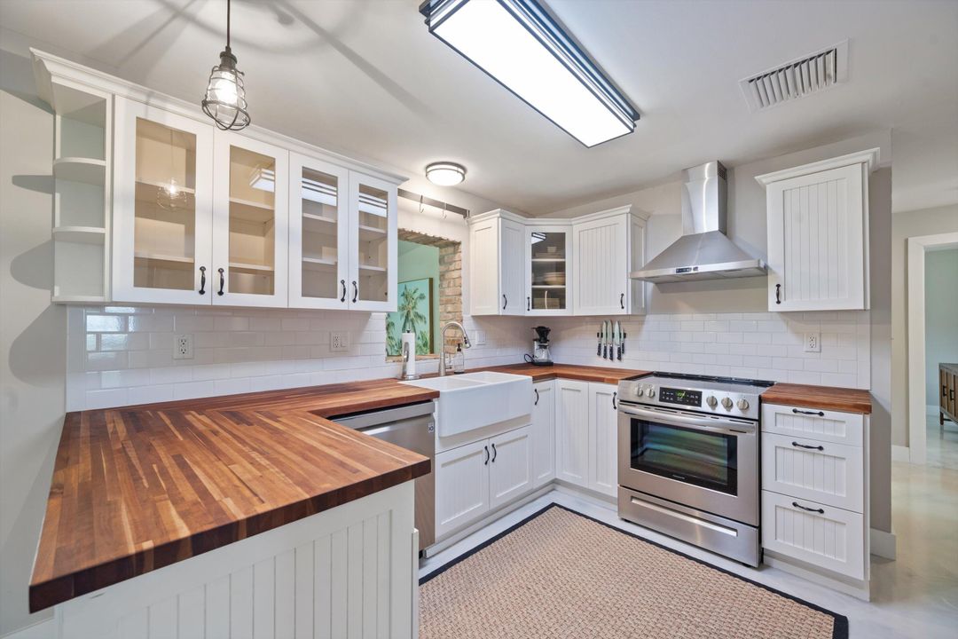 Active With Contract: $499,000 (2 beds, 2 baths, 1542 Square Feet)