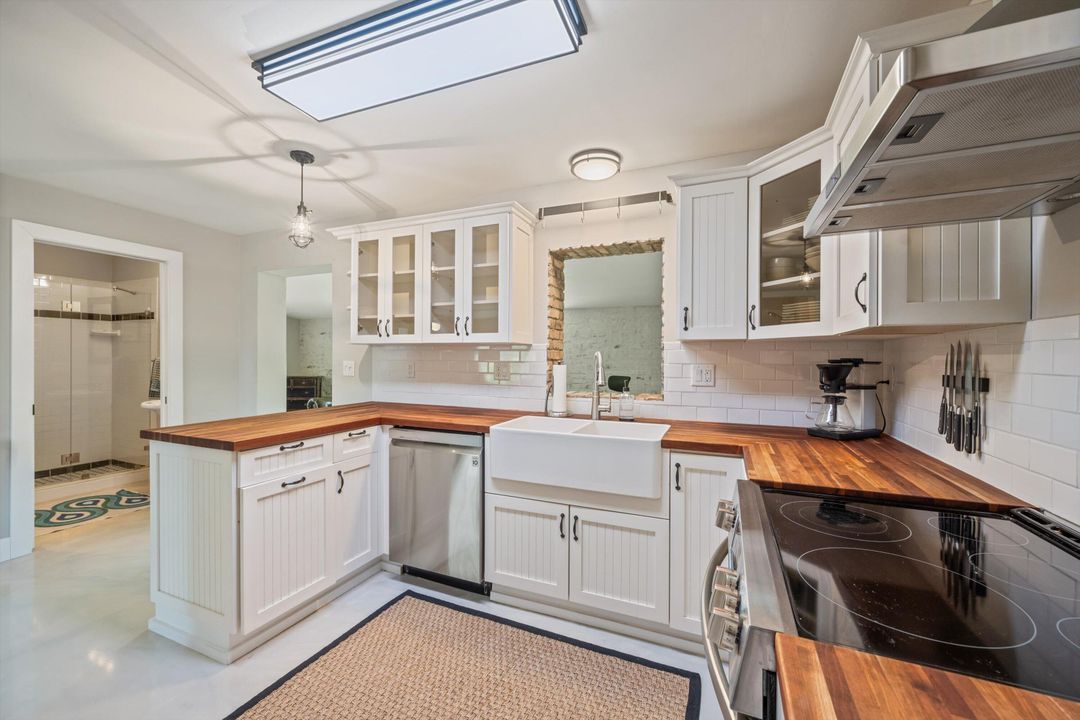 Active With Contract: $499,000 (2 beds, 2 baths, 1542 Square Feet)