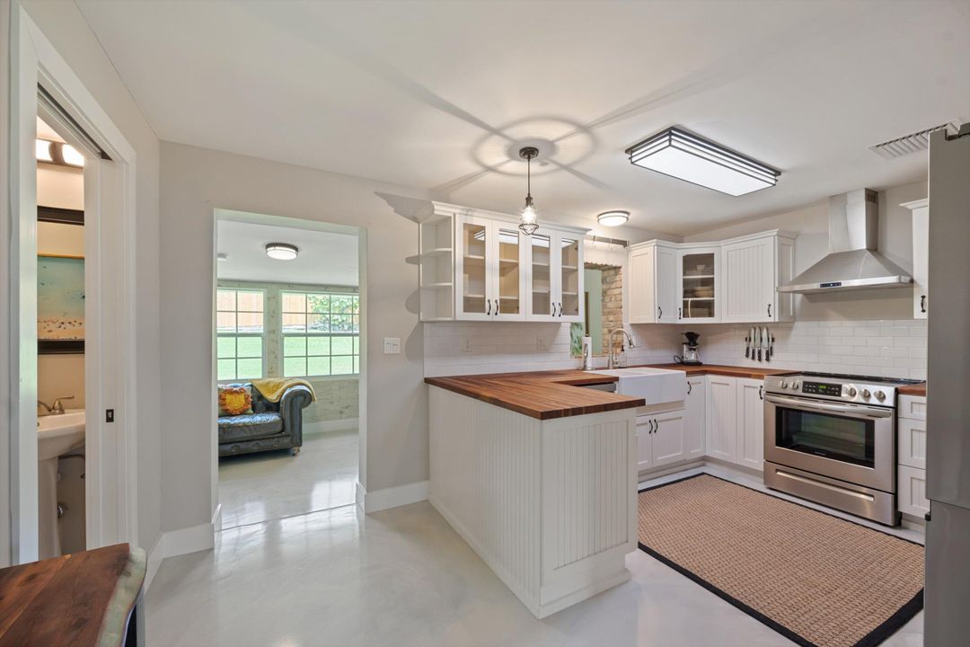 Active With Contract: $499,000 (2 beds, 2 baths, 1542 Square Feet)