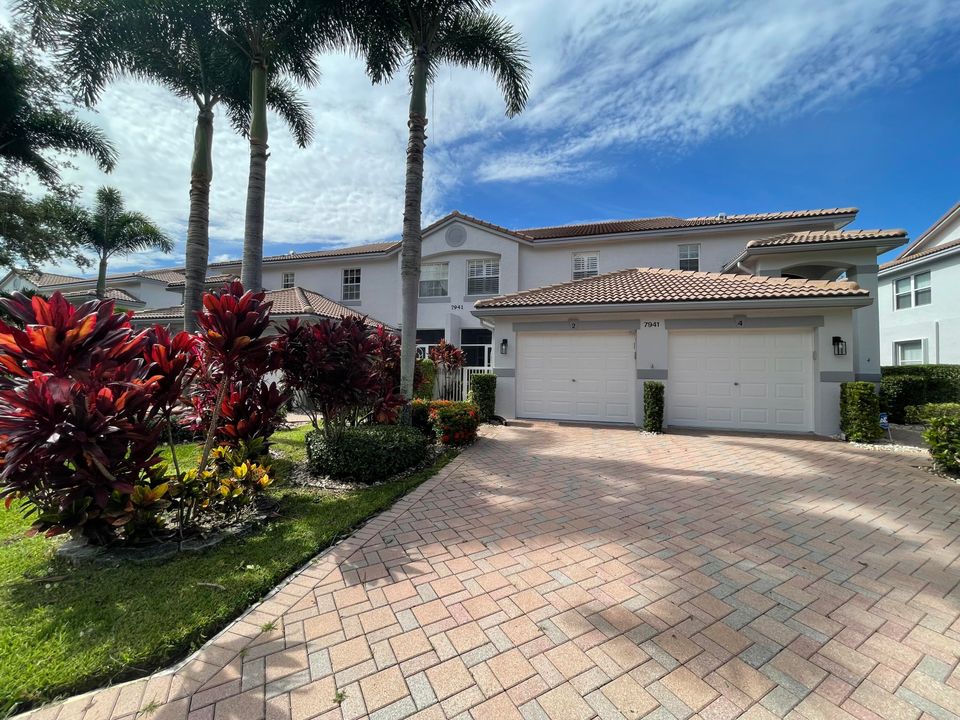 Recently Rented: $2,800 (3 beds, 2 baths, 1370 Square Feet)