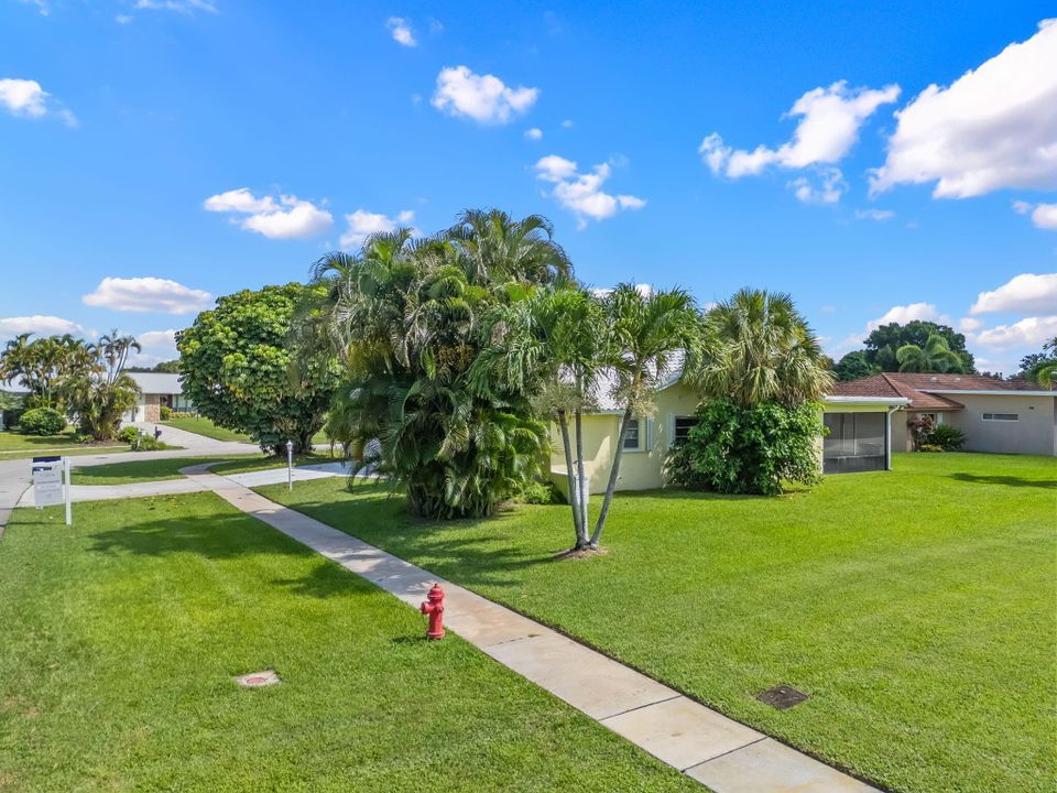 合同活跃: $565,000 (4 贝兹, 2 浴室, 1936 平方英尺)