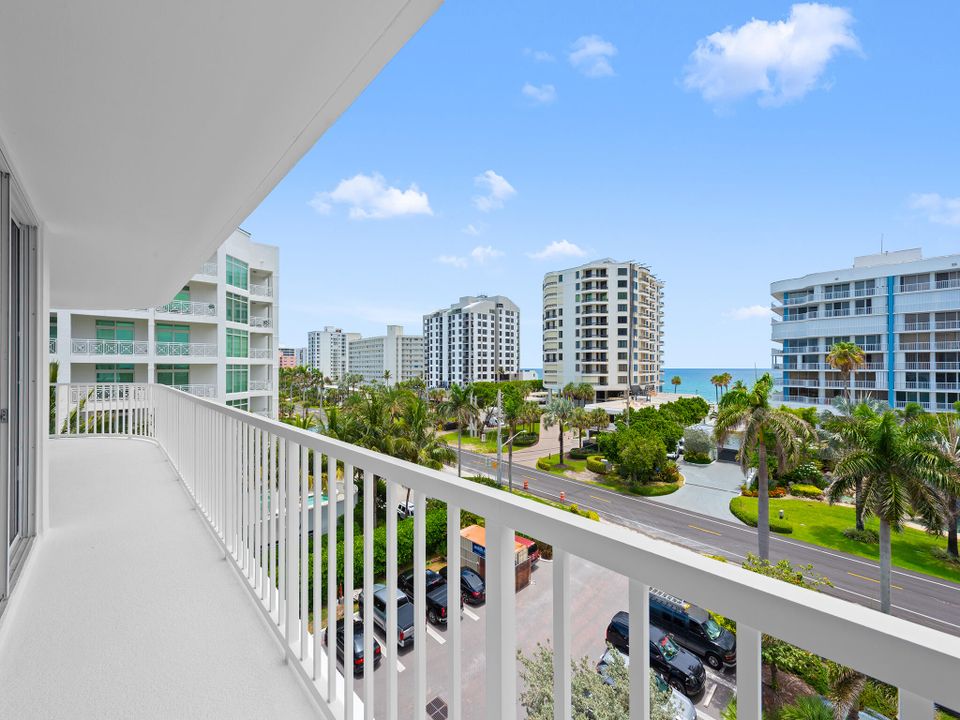 Active With Contract: $1,100,000 (3 beds, 3 baths, 2108 Square Feet)