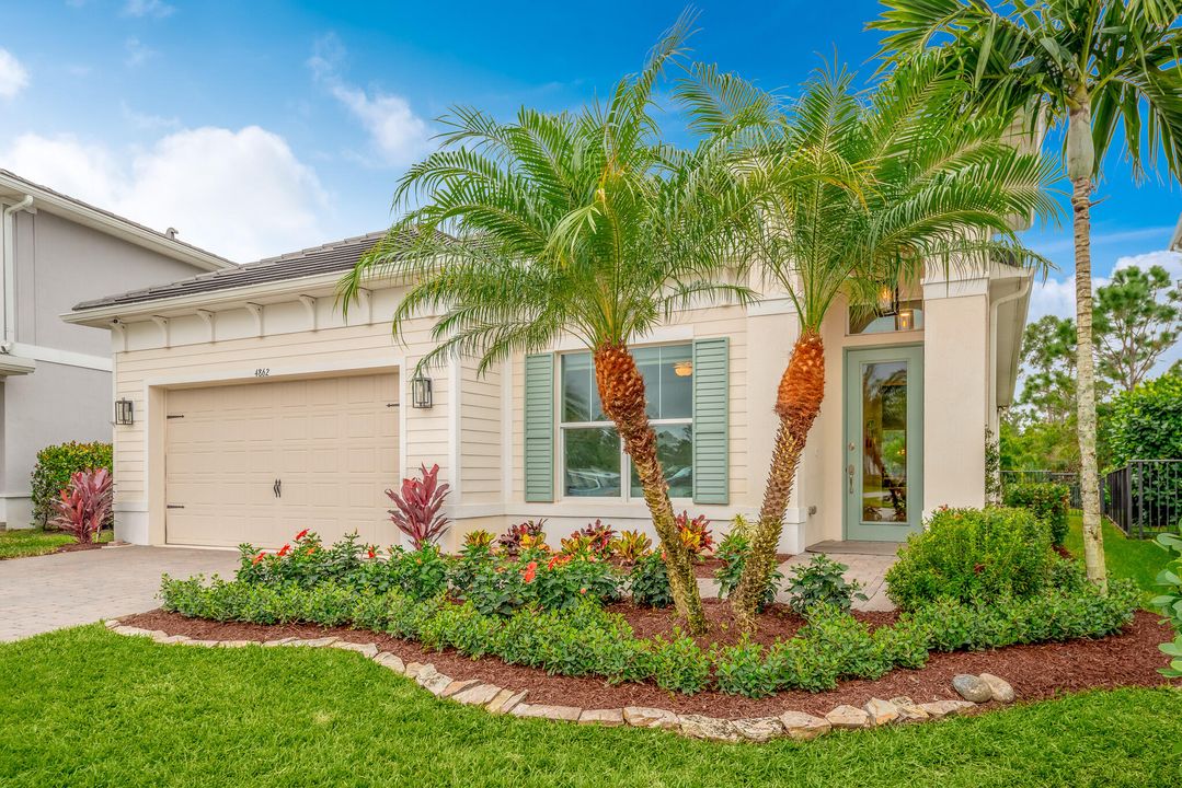 合同活跃: $759,000 (3 贝兹, 3 浴室, 2193 平方英尺)