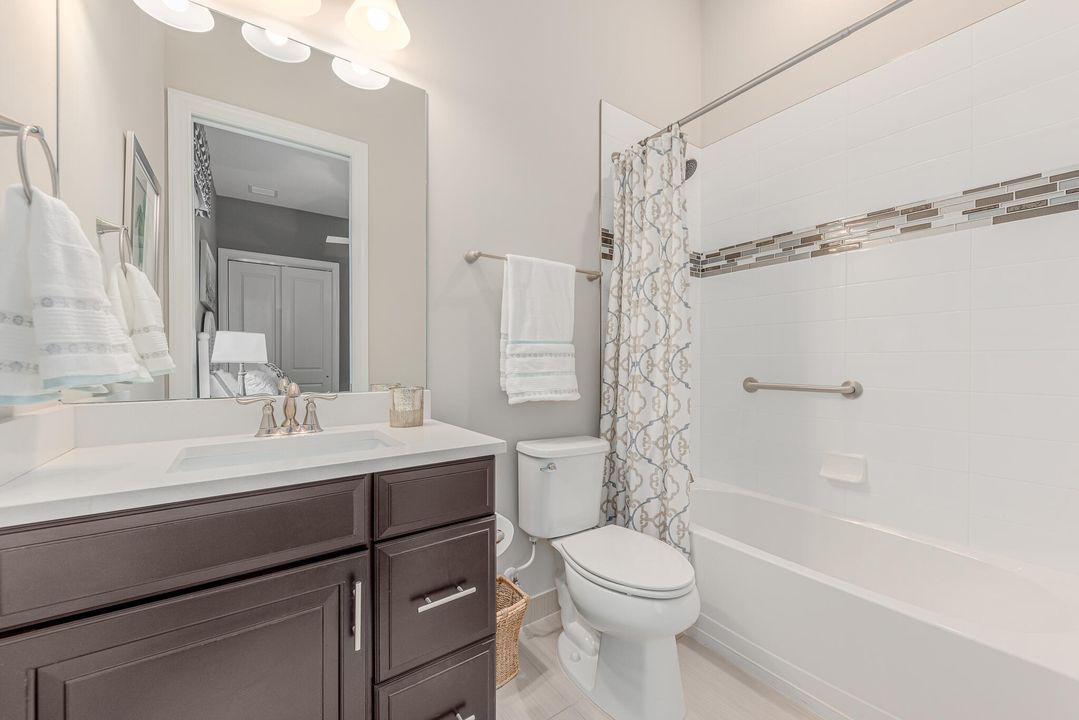 合同活跃: $759,000 (3 贝兹, 3 浴室, 2193 平方英尺)