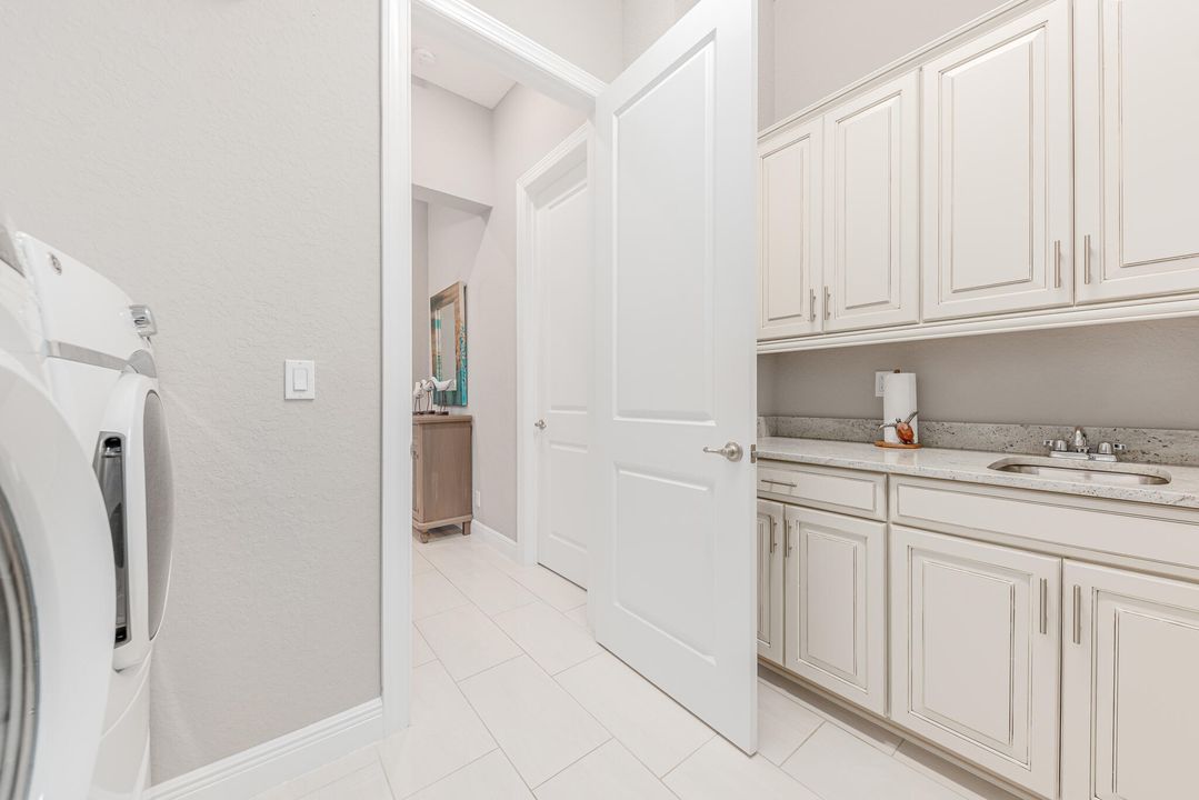 合同活跃: $759,000 (3 贝兹, 3 浴室, 2193 平方英尺)