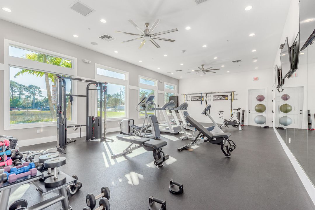 合同活跃: $759,000 (3 贝兹, 3 浴室, 2193 平方英尺)