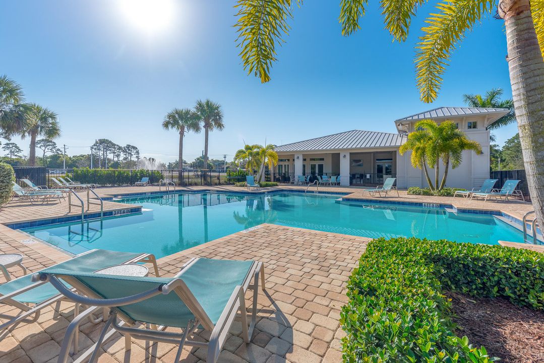 合同活跃: $759,000 (3 贝兹, 3 浴室, 2193 平方英尺)