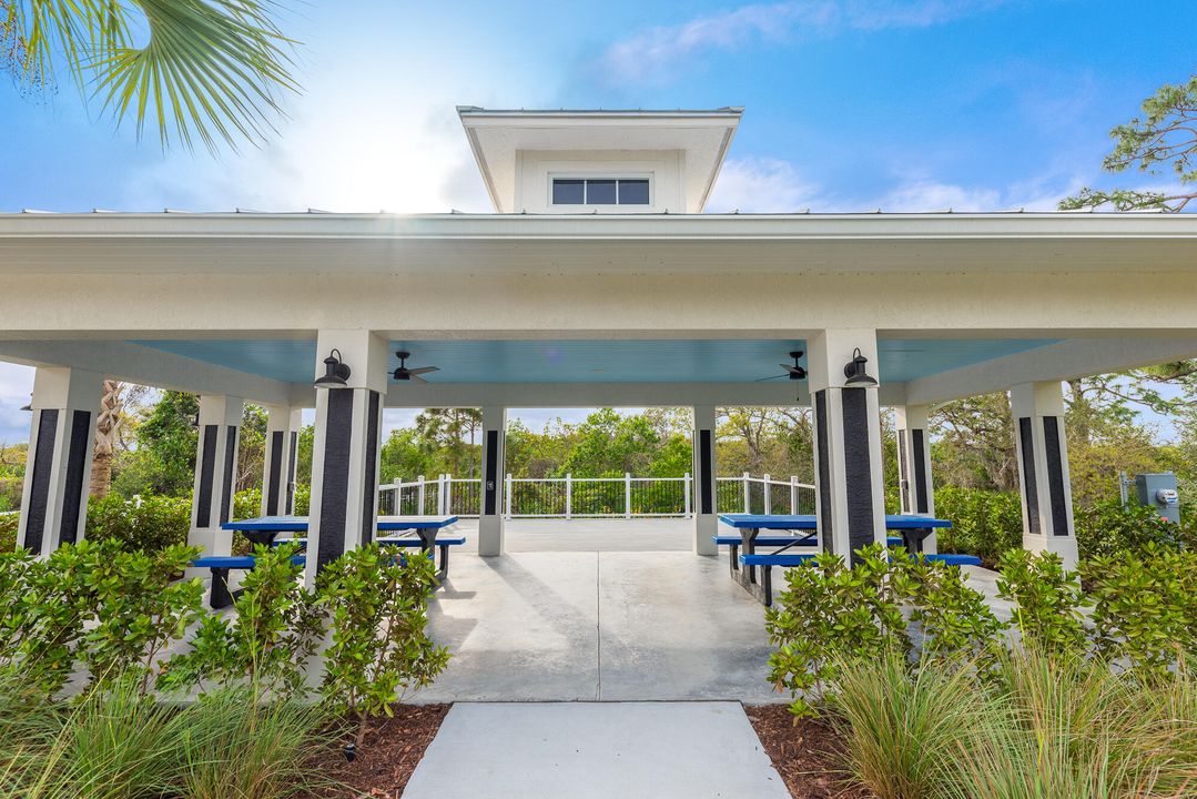 合同活跃: $759,000 (3 贝兹, 3 浴室, 2193 平方英尺)