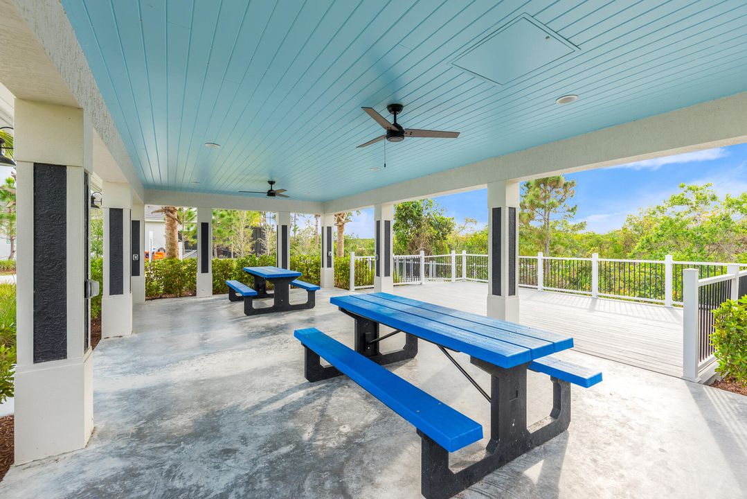 合同活跃: $759,000 (3 贝兹, 3 浴室, 2193 平方英尺)