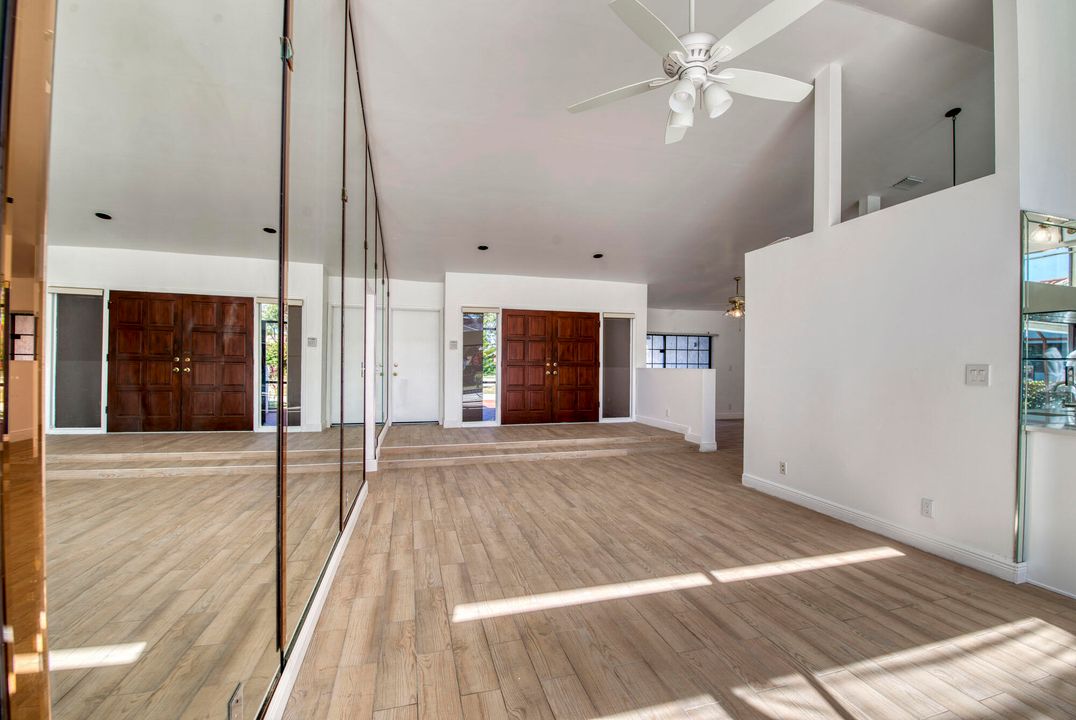 En Venta: $995,000 (4 camas, 2 baños, 2859 Pies cuadrados)