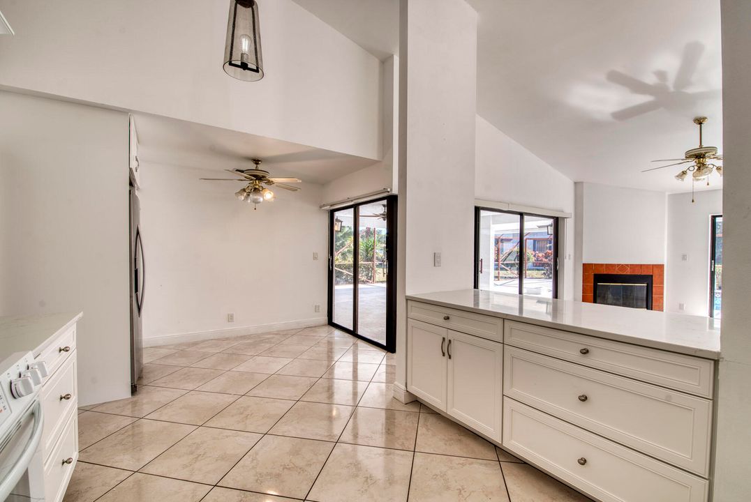 En Venta: $995,000 (4 camas, 2 baños, 2859 Pies cuadrados)