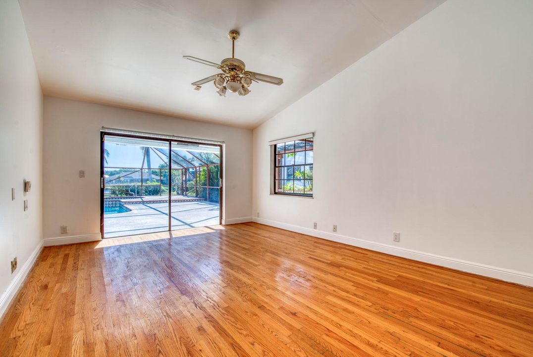 En Venta: $995,000 (4 camas, 2 baños, 2859 Pies cuadrados)