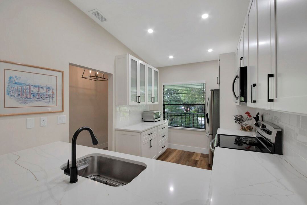 En Venta: $324,900 (2 camas, 2 baños, 1200 Pies cuadrados)