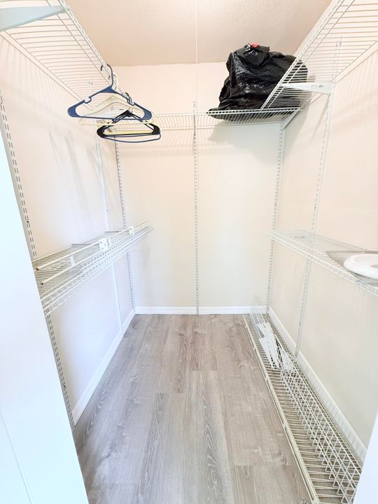 For Sale: $290,000 (3 beds, 1 baths, 1520 Square Feet)