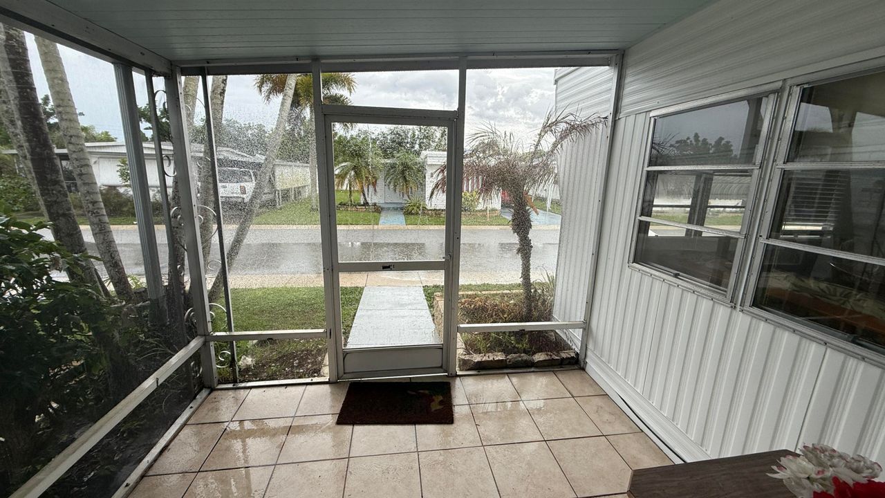 En Venta: $184,000 (2 camas, 2 baños, 944 Pies cuadrados)