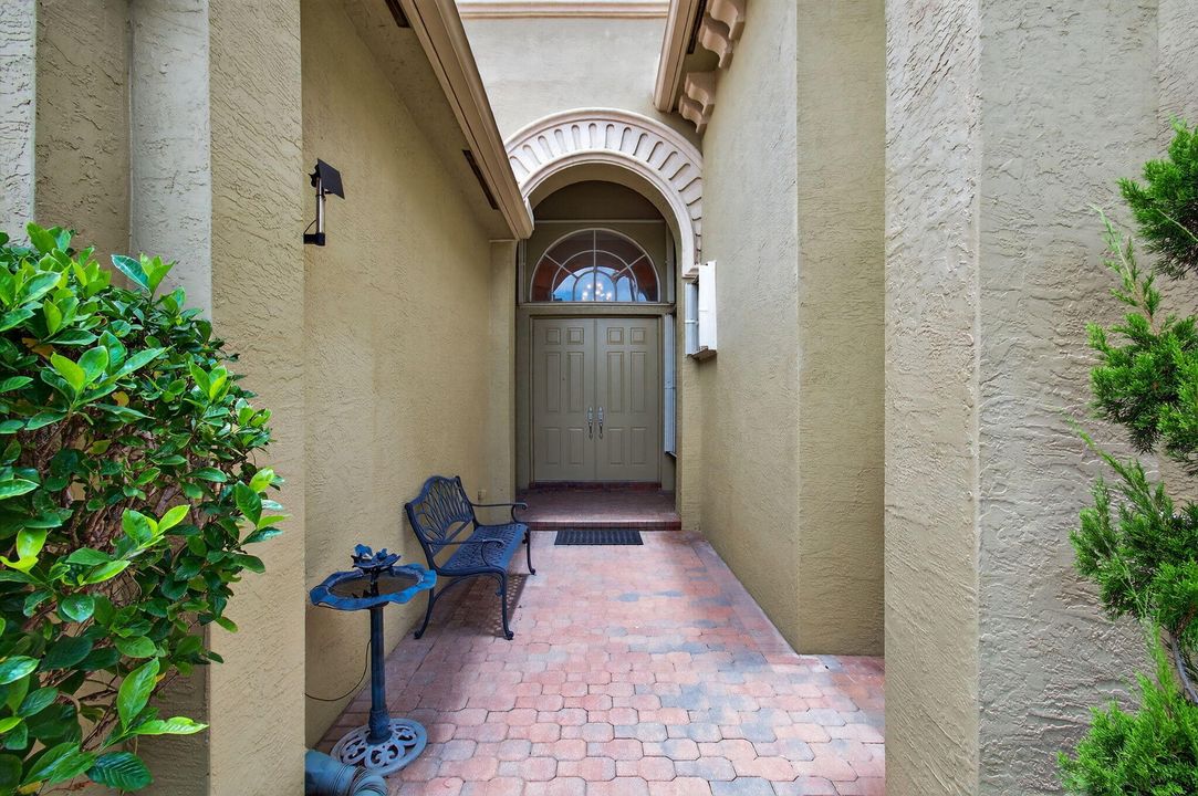 Activo con contrato: $1,125,000 (5 camas, 4 baños, 3372 Pies cuadrados)