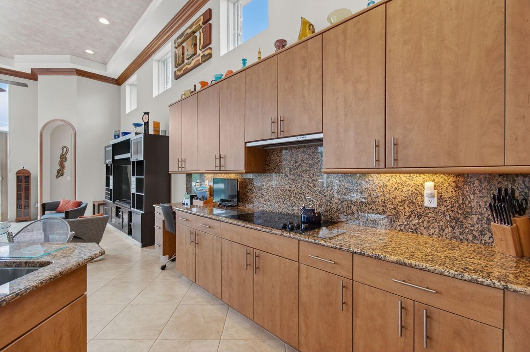 Activo con contrato: $1,125,000 (5 camas, 4 baños, 3372 Pies cuadrados)