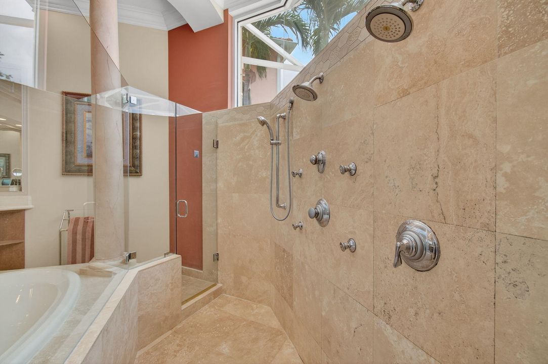 Activo con contrato: $1,125,000 (5 camas, 4 baños, 3372 Pies cuadrados)