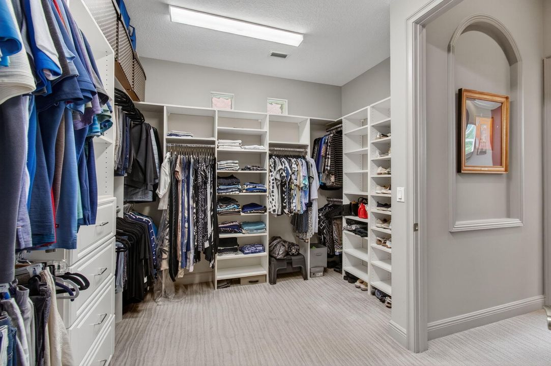 Activo con contrato: $1,125,000 (5 camas, 4 baños, 3372 Pies cuadrados)