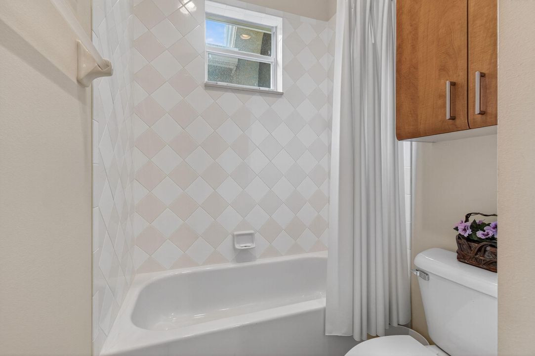 Activo con contrato: $1,125,000 (5 camas, 4 baños, 3372 Pies cuadrados)