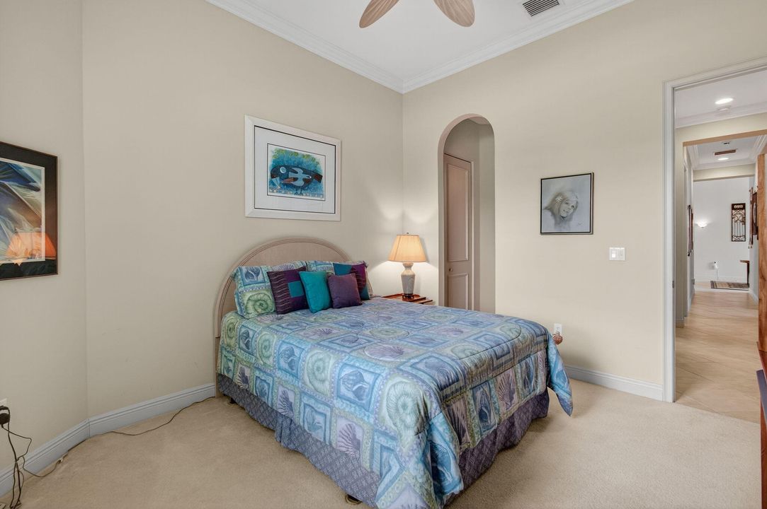 Activo con contrato: $1,125,000 (5 camas, 4 baños, 3372 Pies cuadrados)