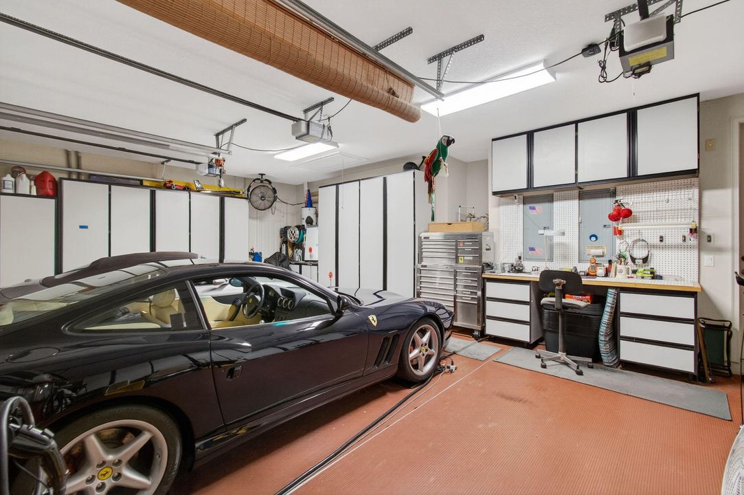 Activo con contrato: $1,125,000 (5 camas, 4 baños, 3372 Pies cuadrados)