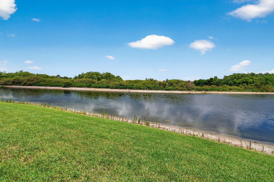 Activo con contrato: $1,125,000 (5 camas, 4 baños, 3372 Pies cuadrados)