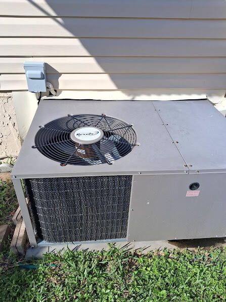 Active With Contract: $129,800 (2 beds, 1 baths, 728 Square Feet)