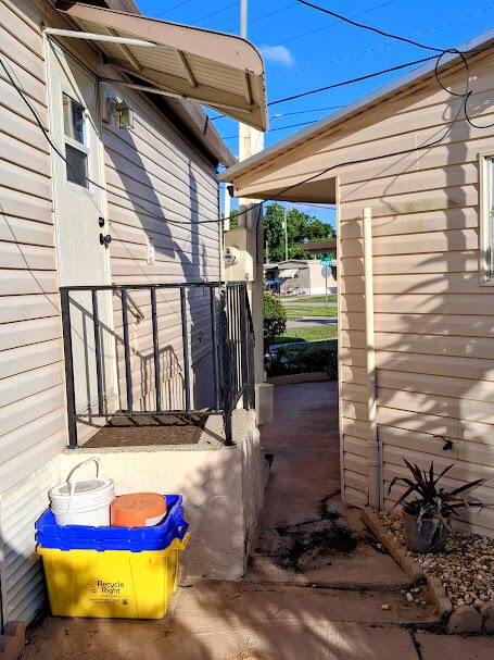 Active With Contract: $129,800 (2 beds, 1 baths, 728 Square Feet)