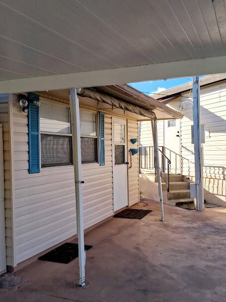 Active With Contract: $129,800 (2 beds, 1 baths, 728 Square Feet)