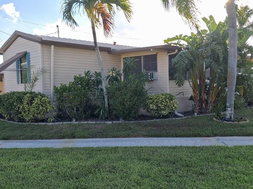 Active With Contract: $129,800 (2 beds, 1 baths, 728 Square Feet)