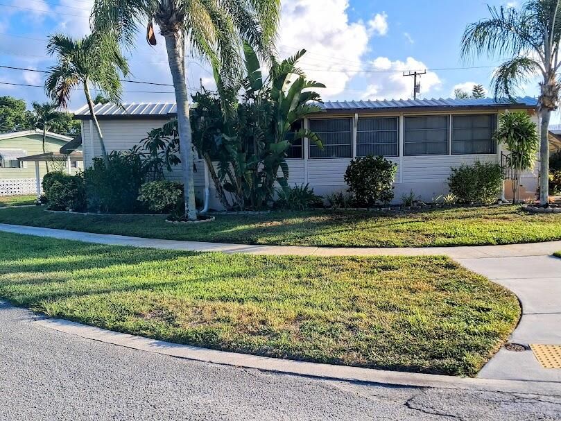 Active With Contract: $129,800 (2 beds, 1 baths, 728 Square Feet)