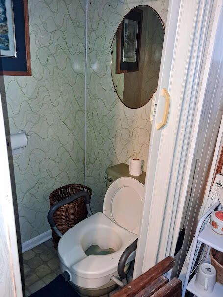 Active With Contract: $129,800 (2 beds, 1 baths, 728 Square Feet)