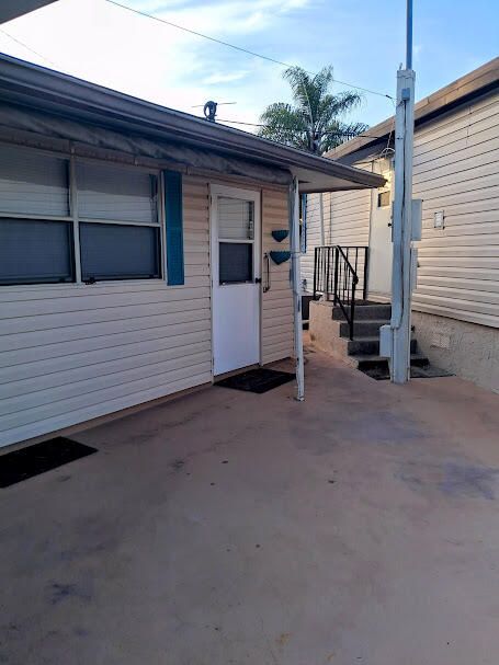 Active With Contract: $129,800 (2 beds, 1 baths, 728 Square Feet)