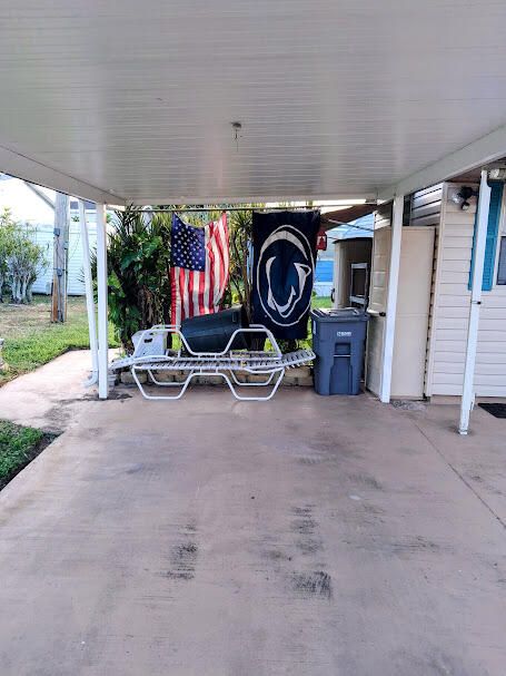 Active With Contract: $129,800 (2 beds, 1 baths, 728 Square Feet)