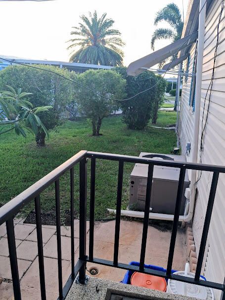 Active With Contract: $129,800 (2 beds, 1 baths, 728 Square Feet)