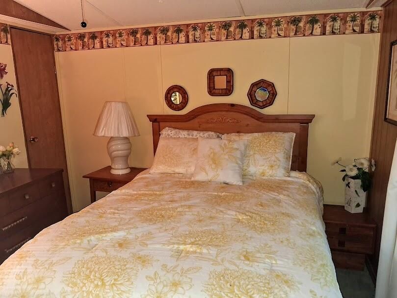 Active With Contract: $129,800 (2 beds, 1 baths, 728 Square Feet)