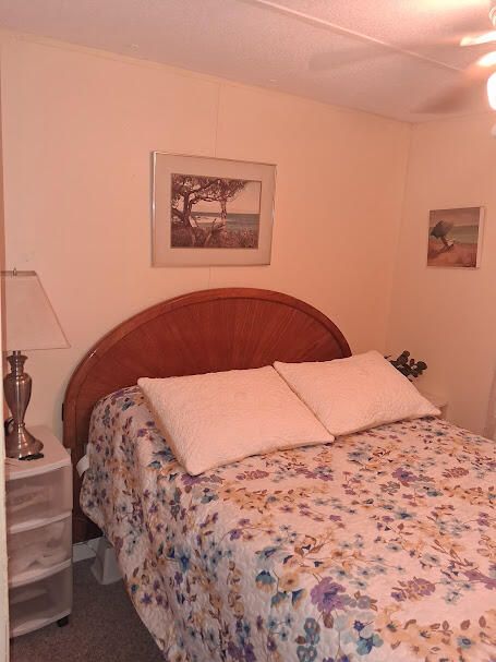 Active With Contract: $129,800 (2 beds, 1 baths, 728 Square Feet)