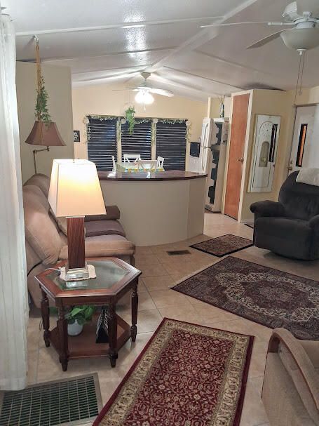 Active With Contract: $129,800 (2 beds, 1 baths, 728 Square Feet)