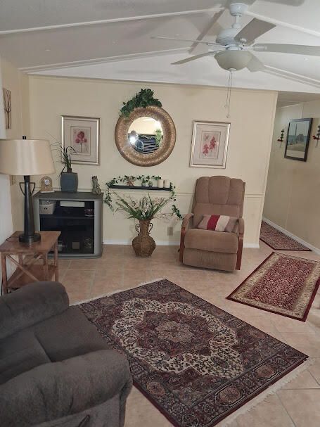 Active With Contract: $129,800 (2 beds, 1 baths, 728 Square Feet)